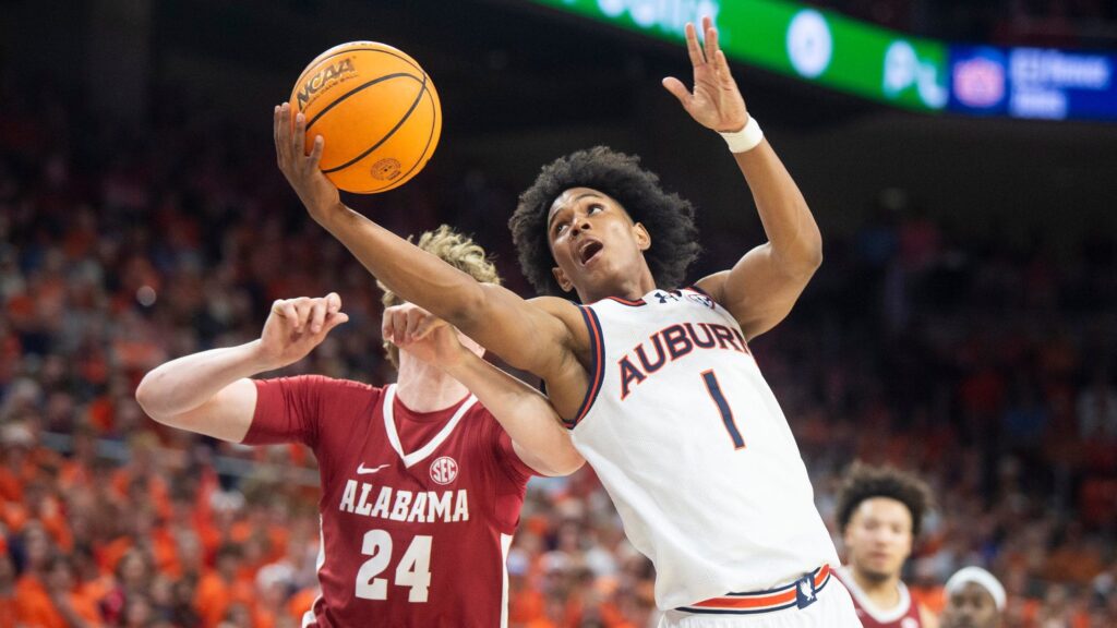 Done Deal: Guard, Aden Holloway get committed to Alabama willingly ahead of…