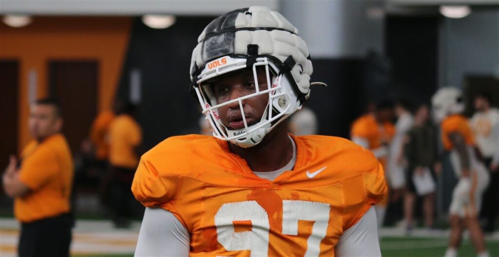 Emotional Sagas: Deal cancel as Tennessee Football Defensive Lineman Jayson Jenkins is leaving