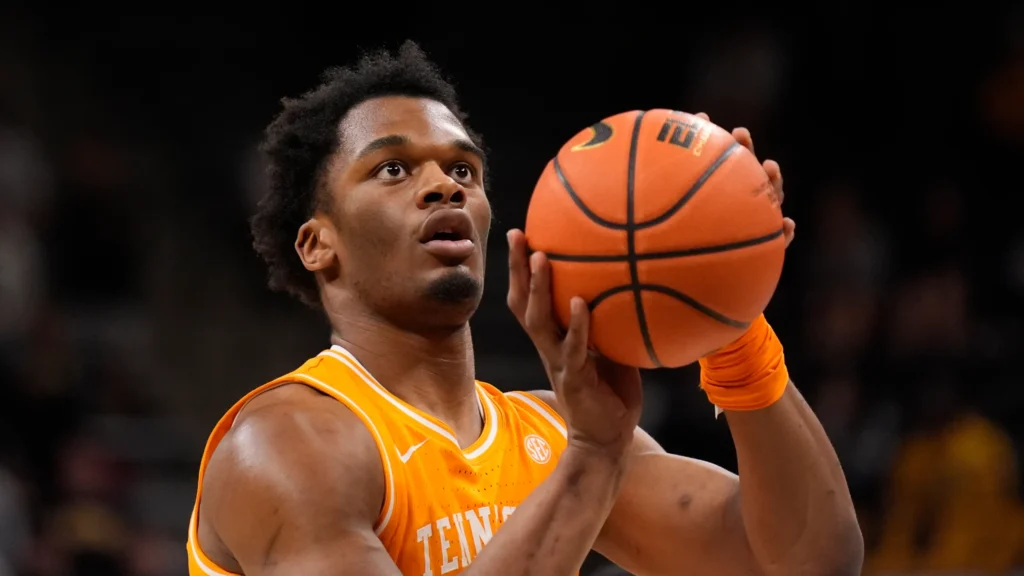 Surprise Deal: Tennessee Volunteers forward Tobe Awaka bids a farewell departure to join Arizona