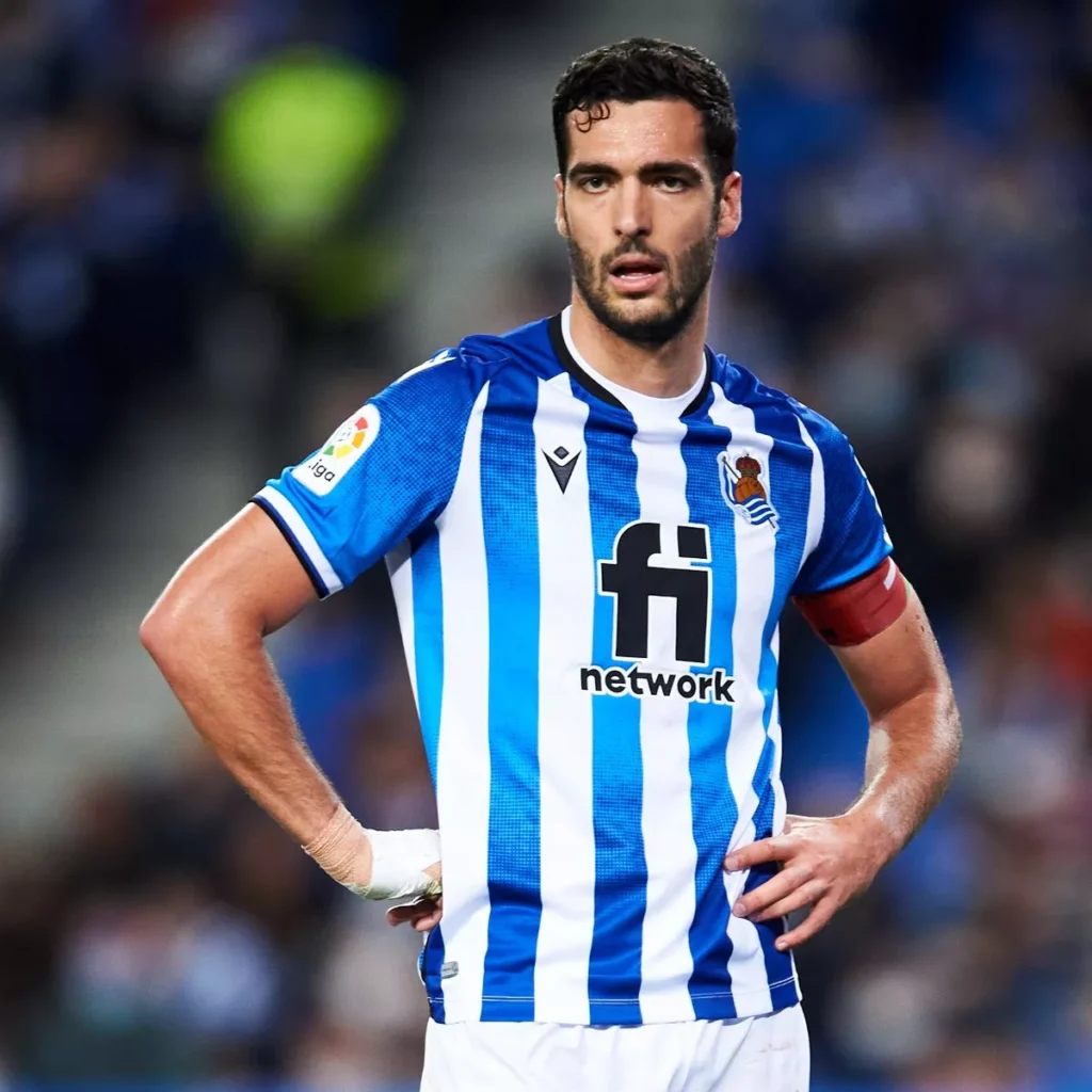 0_Mikel-Merino-in-action-for-Real-Sociedad-against-Alaves-at-the-Anoeta-Stadium-on-March-13-2022