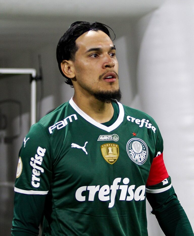 800px-Gustavo-Gomez-Palmeiras-Athletico-jul-2022-2