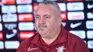 Read more about the article Tragedie Lovită: După ce FC Rapid București i-a reziliat contractul fostului lor antrenor, acesta a suferit un infarct și a decedat ulterior… Citește mai mult