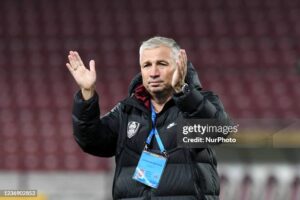 Read more about the article Trist să spunem la revedere: Dan Petrescu și-a reziliat contractul cu CFR 1907 Cluj din cauza……..vezi mai mult.