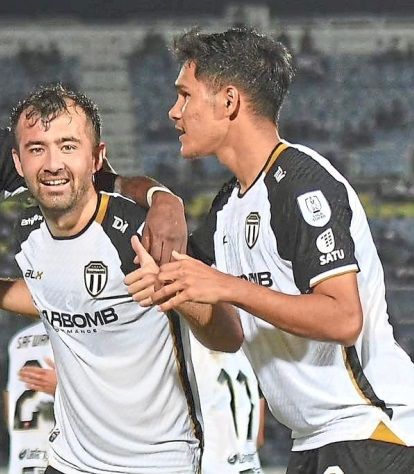 Read more about the article “Nurillo Tukhtasinov: Vzpenjajoča se zvezda sredine igrišča, ki postaja ključni igralec Terengganu FC!……