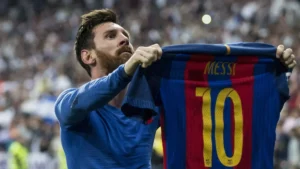 Read more about the article De La Masia a la Estrella Global: La Inolvidable Carrera de Lionel Messi……..