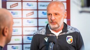 Read more about the article ŠOKUJÍCÍ ZPRÁVA: Trenér FC Viktoria Plzeň, Michal Bílek, oznamuje příchod hvězdného útočníka jako náhradu za klíčového hráče, který byl zapleten do nehody…