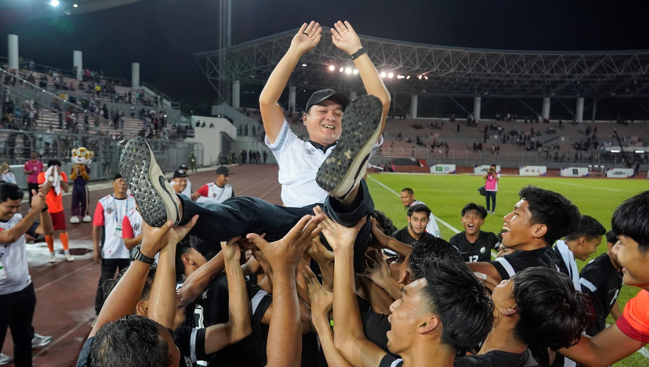 Read more about the article Jurulatih Terengganu FC: “Biarkan Peminat Merestui Kami untuk Memberi Lebih Kuasa dan Menyebarkan Berita Baik!”…….