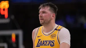 Read more about the article Luka Dončić, z veliko žalostjo zaradi njegovega odhoda, je prekinil pogodbo z Los Angeles Lakers in podpisal triletno pogodbo z…