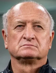 Read more about the article Com grande tristeza, nos despedimos do ex-técnico do Mineiro, Luiz Felipe Scolari. Ele faleceu devido a………..leia mais