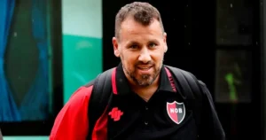 Read more about the article **Triste noticia: El entrenador de CA Newell’s Old Boys, Cristian Fabbiani, anuncia su salida hacia Estudiantes de La Plata después de que se jugara el partido, y declaró que será…**