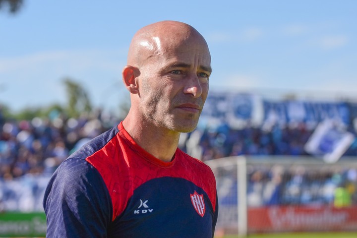 Read more about the article Con gran tristeza nos despedimos: el exentrenador de CA Vélez Sarsfield, Sebastián Méndez, ha fallecido a los 54 años debido a…