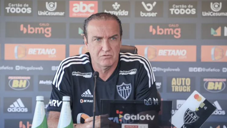 You are currently viewing Triste notícia: os torcedores do Clube Atlético Mineiro estão em lágrimas após o técnico anunciar a morte de uma lenda que faleceu hoje mais cedo…