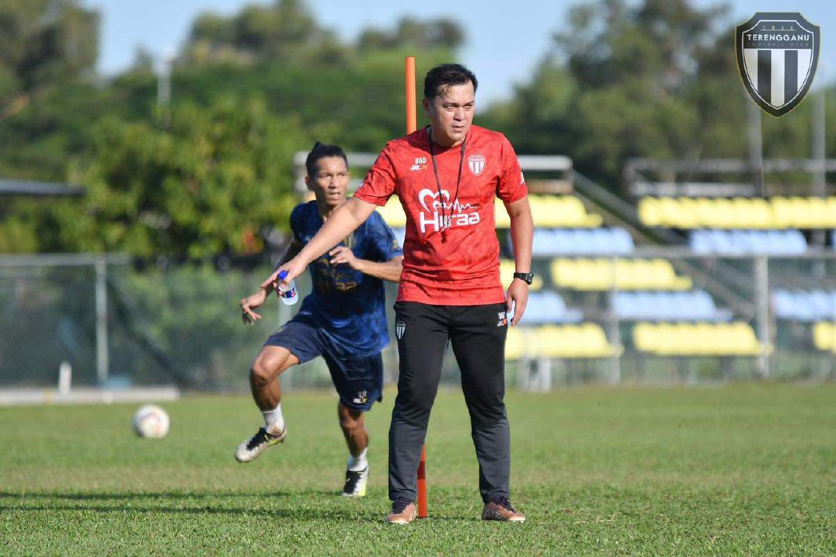 You are currently viewing Jurulatih Sementara Terengganu FC, Badrul Afzan Razali Mungkin Dikenakan Larangan Dari Bola Sepak Setelah Dituduh Terlibat Dalam Perdagangan Dadah dan Pelanggaran Peraturan Kewangan {Fair-Play}…