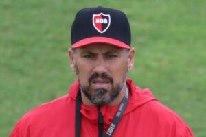 Read more about the article Con gran tristeza anunciamos que el entrenador de Club Atlético Newell’s Old Boys Cristian Fabbiani ha rescindido su contrato con el club y ha firmado un acuerdo por tres años.