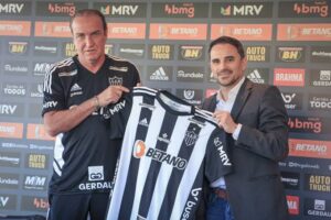 Read more about the article NOTÍCIA CHOCANTE: O técnico do Clube Atlético Mineiro, Cuca (Alexi Stival), anuncia a chegada de um atacante estrela como substituto de um jogador-chave envolvido em um acidente…