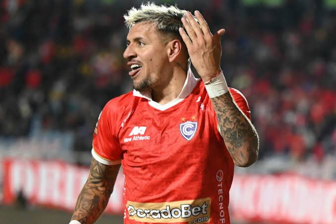 Read more about the article Se ha ido para siempre: Carlos Garcés se despidió entre lágrimas de Club Cienciano tras una disputa con un compañero de equipo y recibió permiso para marcharse… leer más…