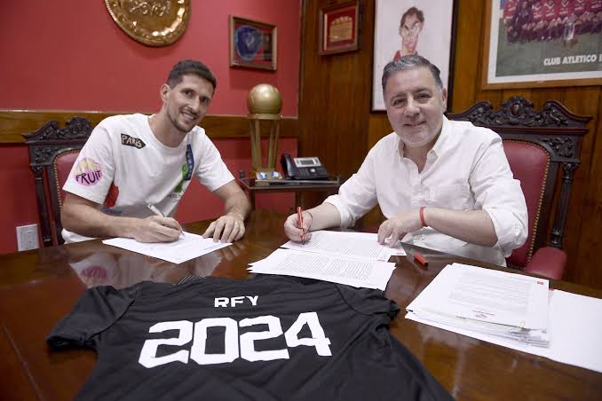 Read more about the article Un duro golpe para el Club Atlético Independiente: Rodrigo Rey solicita un traspaso y deja el club por un contrato millonario.