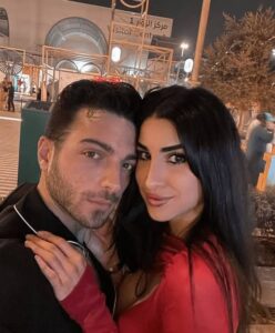 Read more about the article Cuore sigillato con amore completo: Gianluca Ginoble, Claudia de Bernardi e l’incantevole futura sposa Valentina Allegri sono lieti di annunciare il matrimonio che si terrà il …