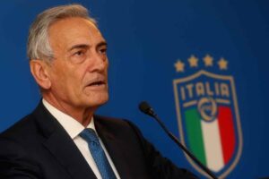 Gabriele Gravina Sfida FIGC e UEFA: Il Direttore Sportivo Replica Senza Mezzi Termini alla Condotta dell’Arbitro, la Sua Sanzione Scatena il Dibattito