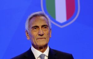 Il mondo del calcio è in lutto per la prematura scomparsa di Gabriele Gravina: un ultimo saluto a un autentico maestro della panchina.