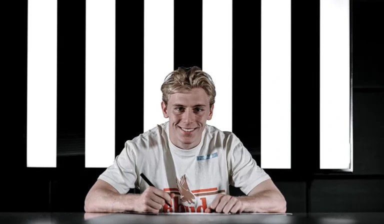 „BREAKING NEWS: Mika Biereth schockiert die Fußballwelt mit einem monumentalen Wechsel, als er einen bahnbrechenden Vertrag über 16,78 Millionen Euro mit SK Sturm Graz unterzeichnet und seinen Status als eines der heißesten Fußballtalente Europas untermauert…………..