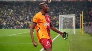 **Transfernachrichten: Borussia Dortmund wurden drei zentrale Optionen im Werben um den nigerianischen Nationalstürmer Victor Osimhen in diesem Sommer aufgezeigt…**
