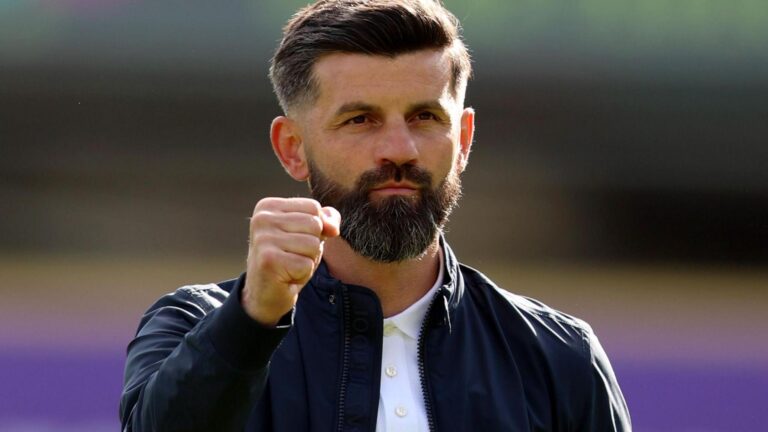 Der FC Schalke 04 hat Karel Geraerts zum neuen Cheftrainer ernannt und ihn mit einem Vertrag bis Juni 2025 ausgestattet…..