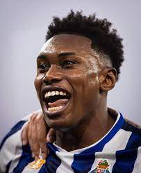 Descanse em paz: O principal e mais talentoso jogador da seleção nacional de voleibol da Liga Portugal, a lenda Samu Aghehowa, faleceu hoje……………..