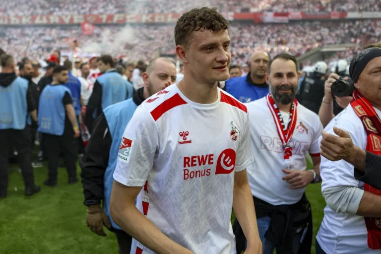 Was für ein Abschied: Eric Martel verlässt den 1. FC Köln mit einem Winken nach dem 4:1-Sieg gegen Atalanta