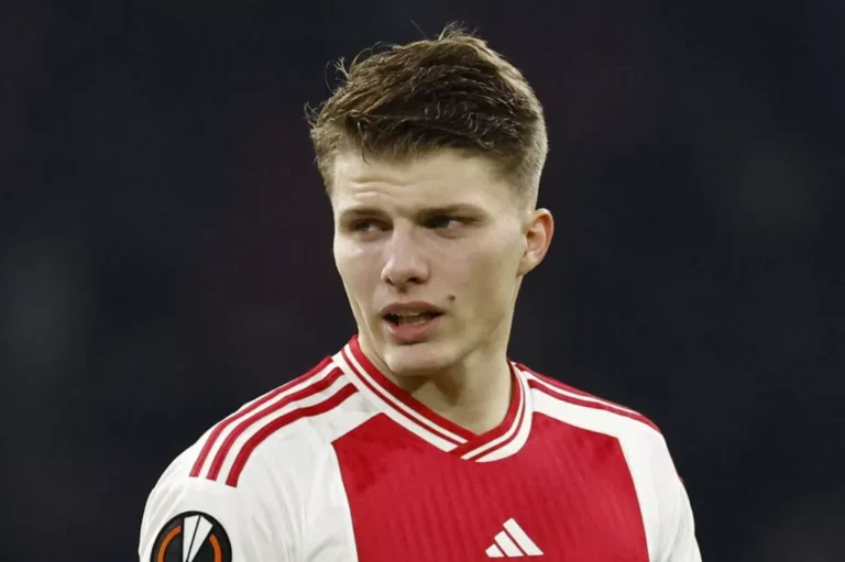 Top-Transfer bahnt sich an: Bayer Leverkusen nimmt Gespräche mit Ajax-Verteidiger Anton Gaaei auf
